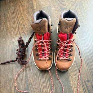 Danner Mountain EVO 600 hiking boots in mocha and red